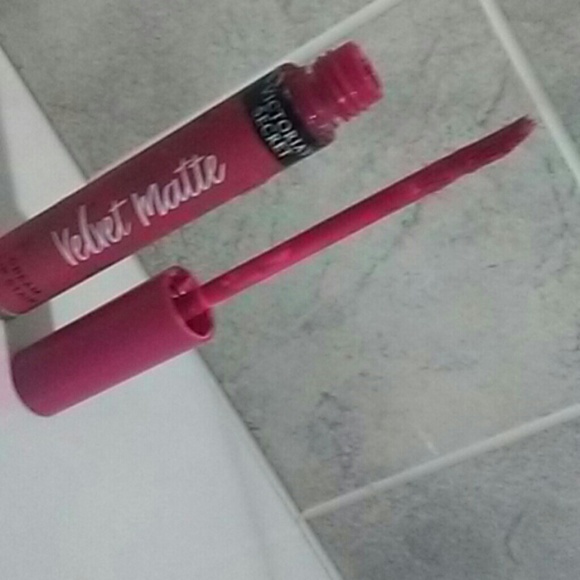 Victoria's Secret velvet matte lipstick - Picture 2 of 2